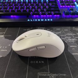 Logitech Signature M650 Wireless Mouse