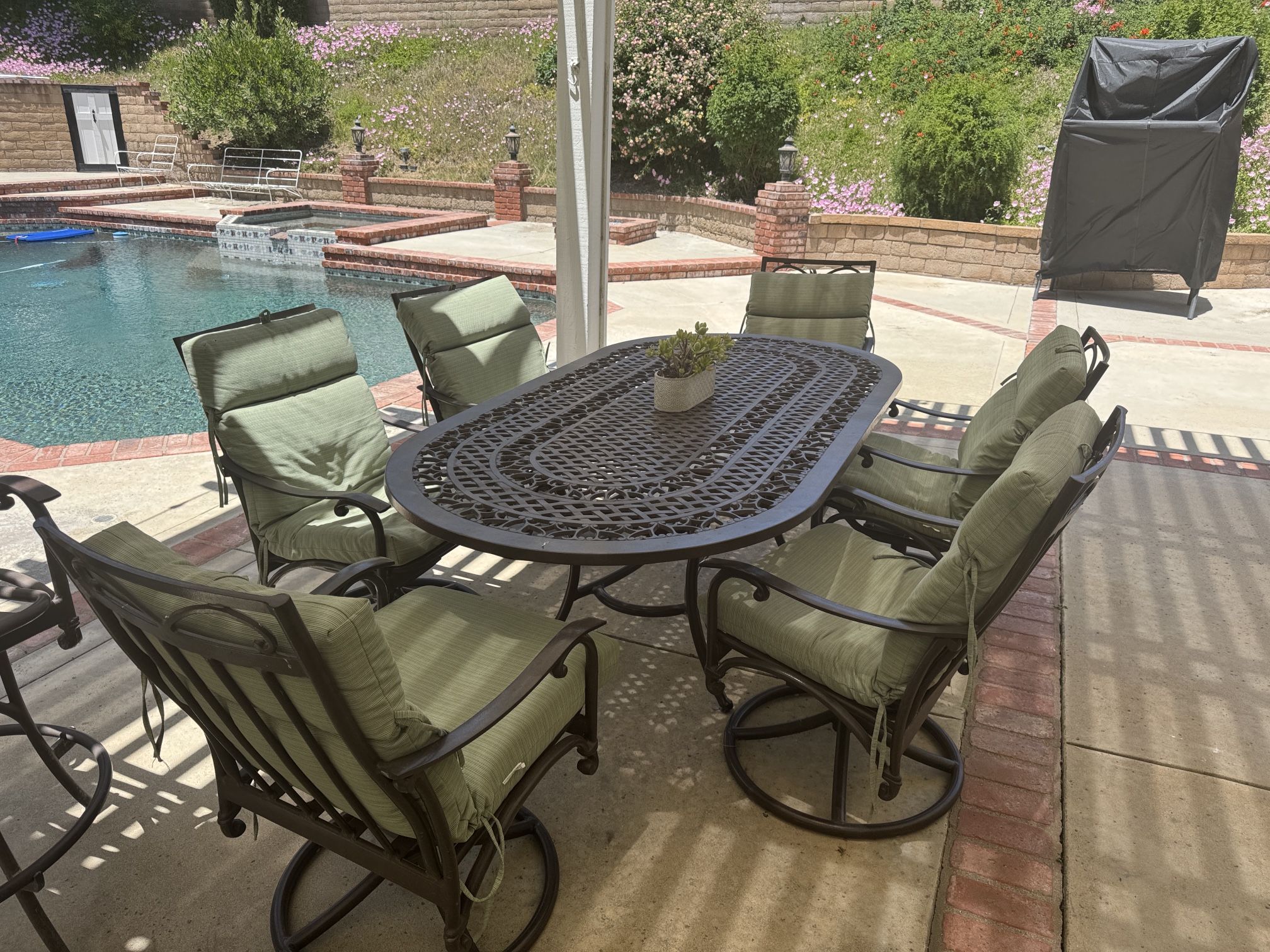 Cast Aluminum Patio Furniture Set With Cusions