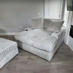 Stupendous Alloy Oversized Chaise