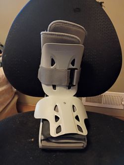 Aircast Walking Boot Ankle Brace