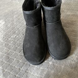 Women Black Boots 