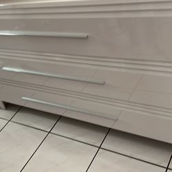 Dresser And Nightstand 