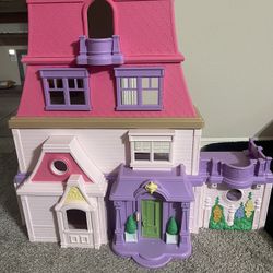 Barbie/Toy Play house