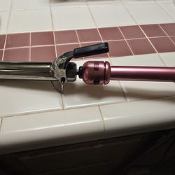 Hot Shot Tools 1 1/4 Curling Iron 