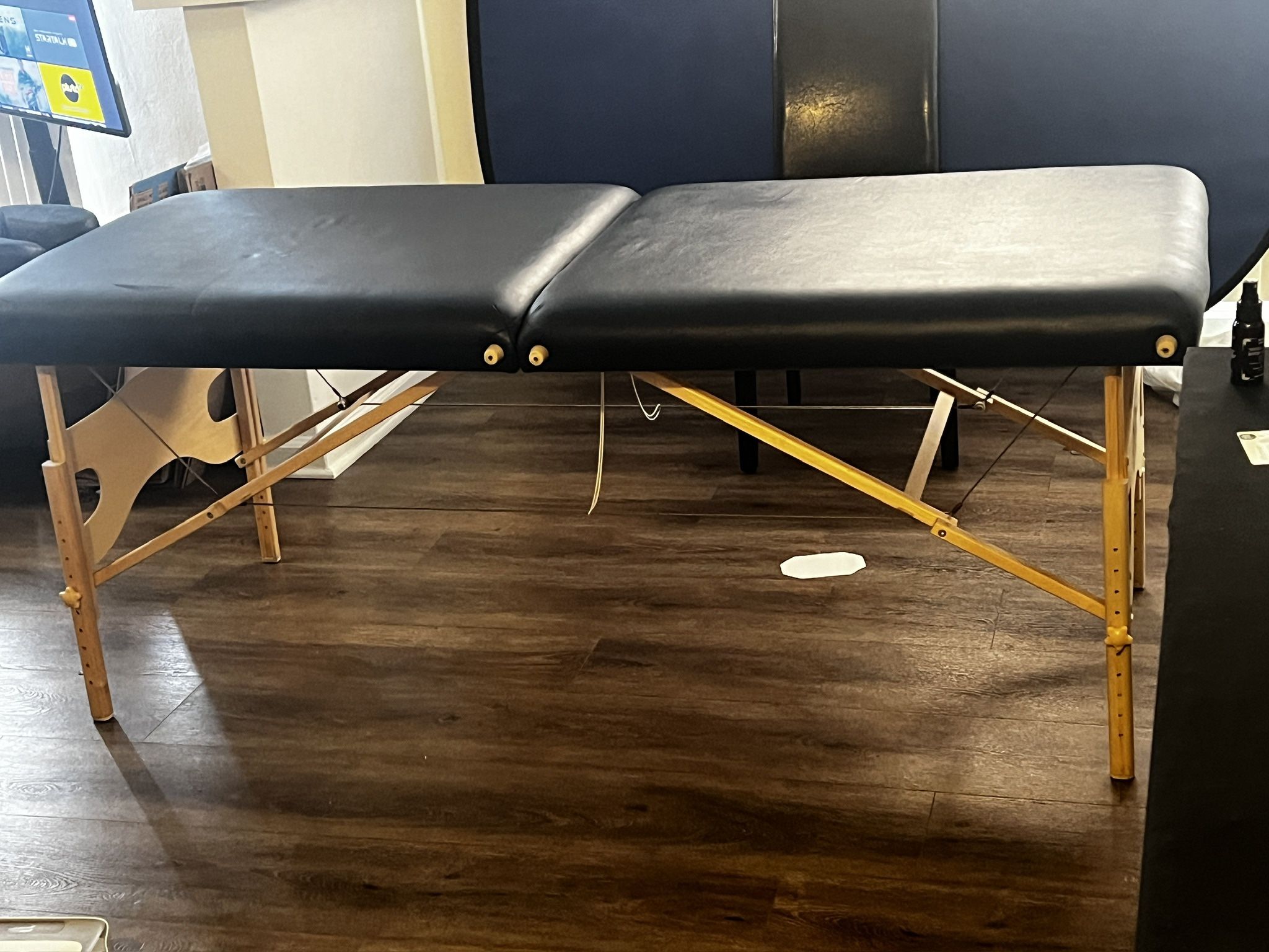 STANDARD PORTABLE MASSAGE TABLE w/ HEADREST
