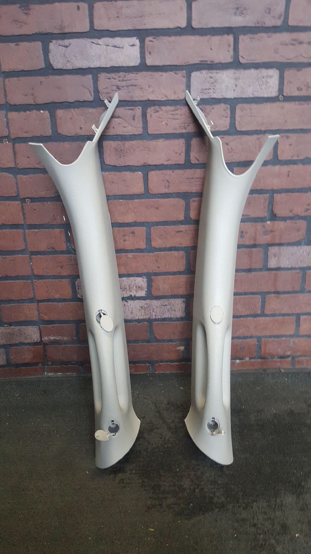 2002-2006 Dodge Ram 1500 windshield handles right or left