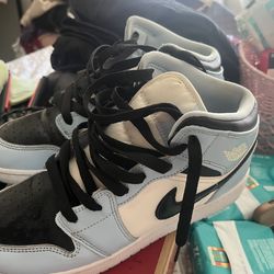 Jordan 1 Mid GS “ ice blue “ size 7y