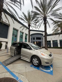 2008 Toyota Sienna Wheelchair Accessable Van