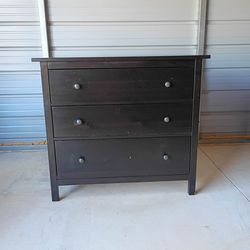 IKEA chest of 3 drawers ( Free Delivery If Needed)
