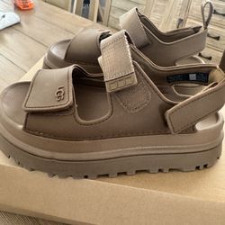 Ugg  Women  Sandal Size 7 