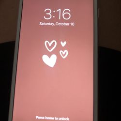 Selling This iPhone 7 Plus For 200 or Best Offer Works Find But My Daughter Wants A Different Phone It’s Unlocked And Works Fine 