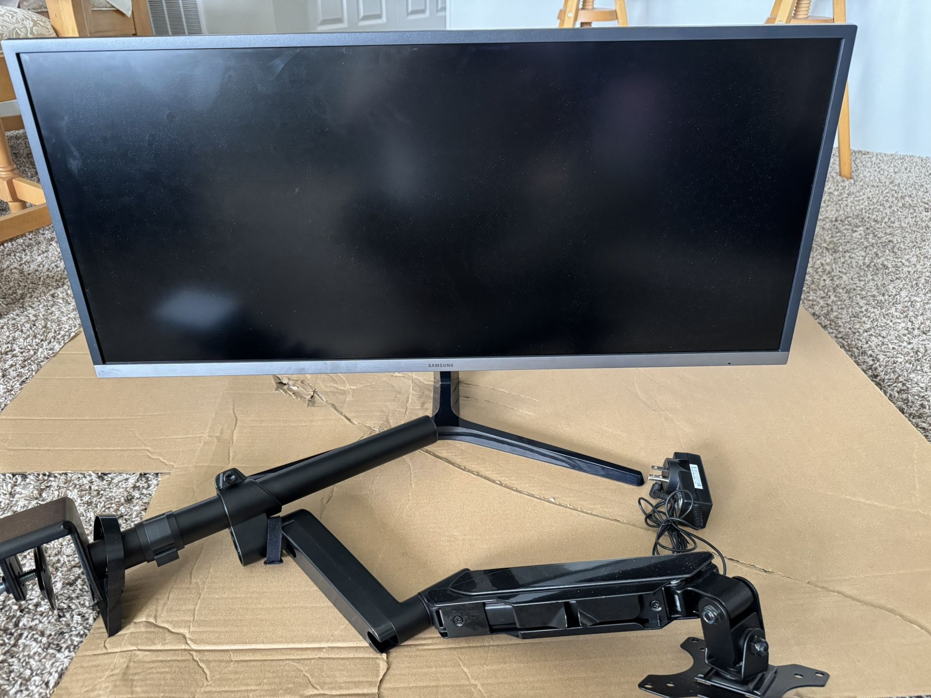 Samsung 34-INCH ULTRAWIDE MONITOR with WQHD resolution (3440 x 1440p)