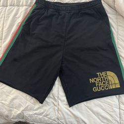 Guccci X North face Shorts XL 