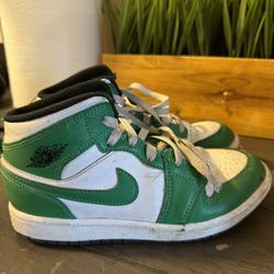 Green Nikes Youth S