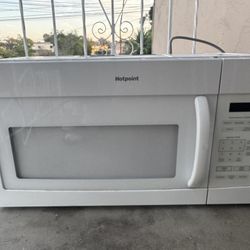 Hotpoint White Microwave