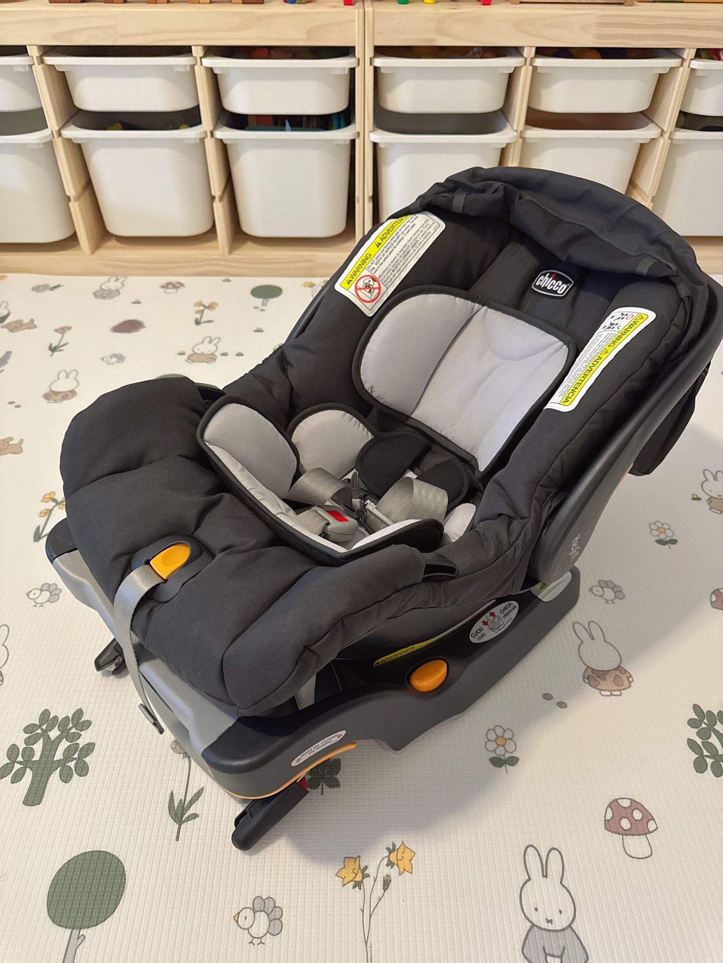 Chicco Key Fit Infant Car Seat Almost New