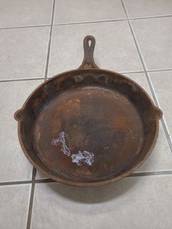 Antique 12" Cast Iron dual spout fry pan