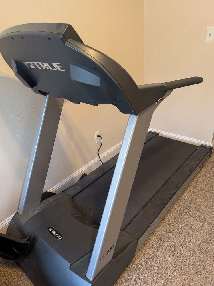 PS 300 True treadmill 