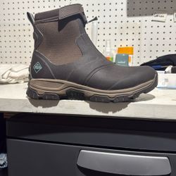 Muck Boots  Size 11 