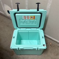 Yeti 35 Cooler Seafoam