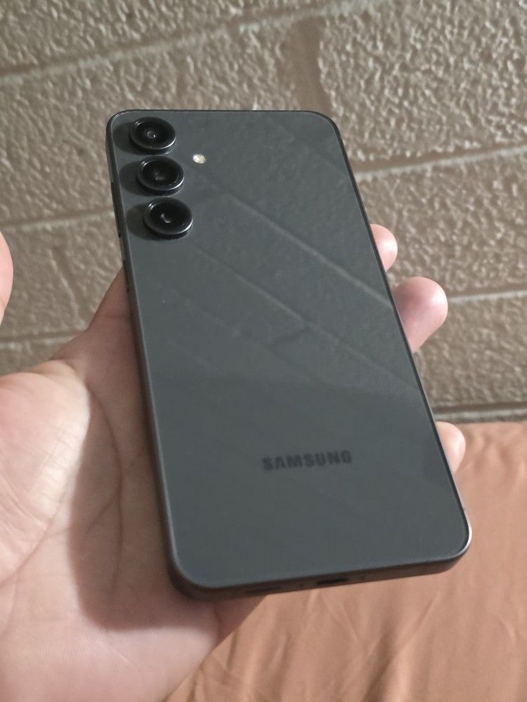 Samsung Galaxy s24fe Android 16 UI 8.0