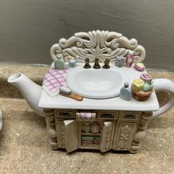 SALE-Vintage cardinal Inc. Bathroom Sink Teapot 