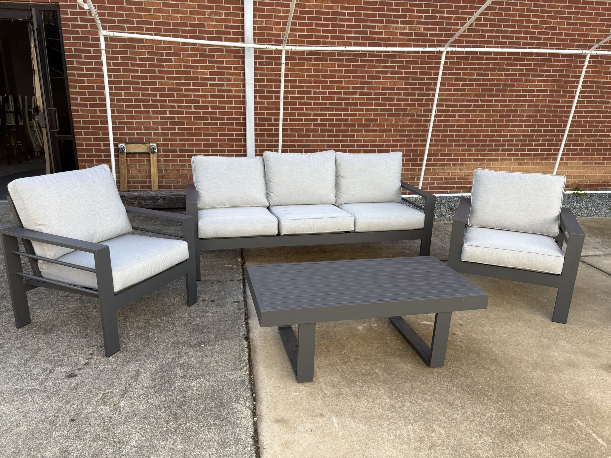 New 4pc Outdoor Patio Set