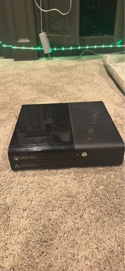 Microsoft Xbox 360 E Console with 3 controllers and Kinect