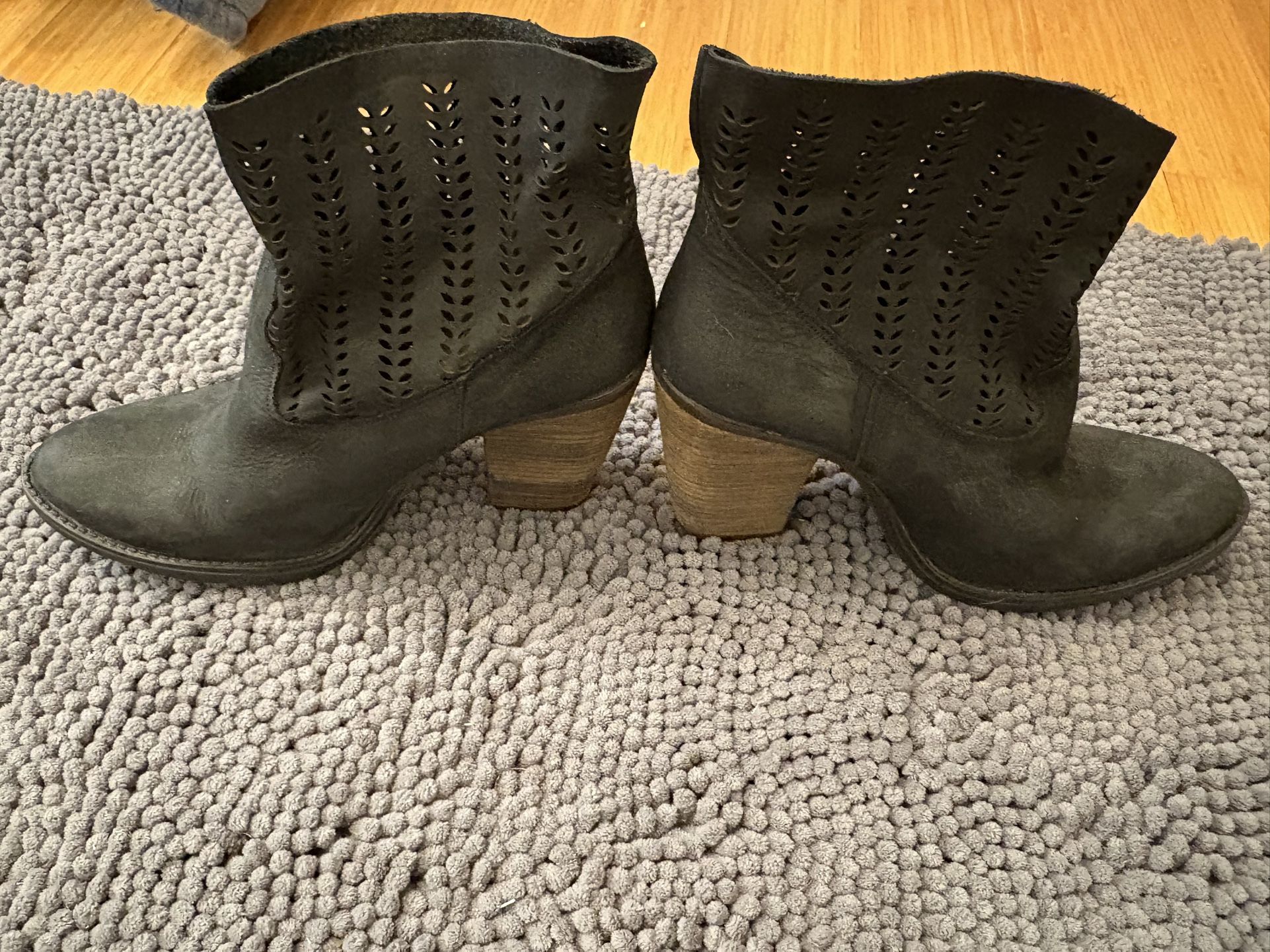 Booties Size 9 Women’s Black