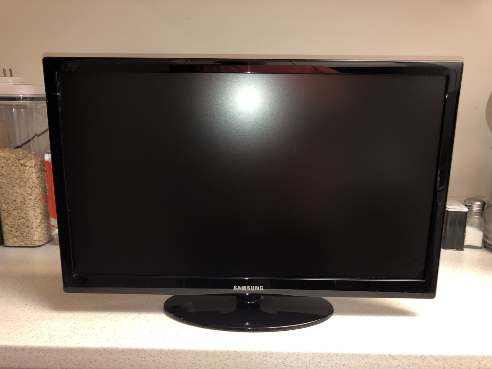 Samsung 22-inch LED LCD TV/Monitor w/ remote