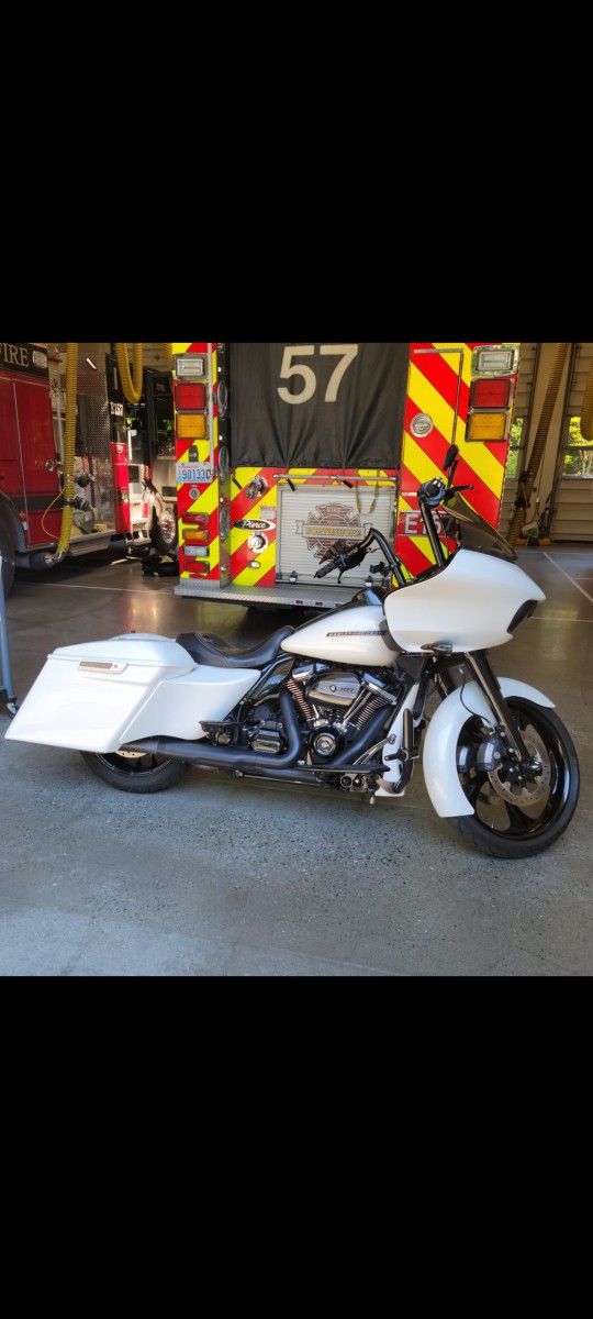 Harley Stretched Bags/Side Plates.