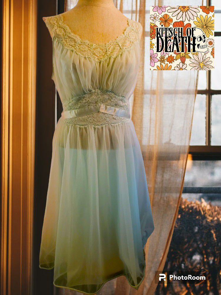 Vintage 50s Light Pastel Blue Vanity Fair Nightgown Romantic Dress Lace Ribbon M