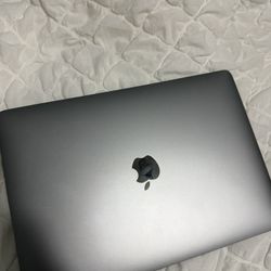 MacBook Pro 13” Retina With Touch Bar 256GB