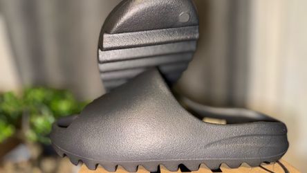 Slides Yeezy