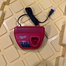 Milwaukee M12 Charger 