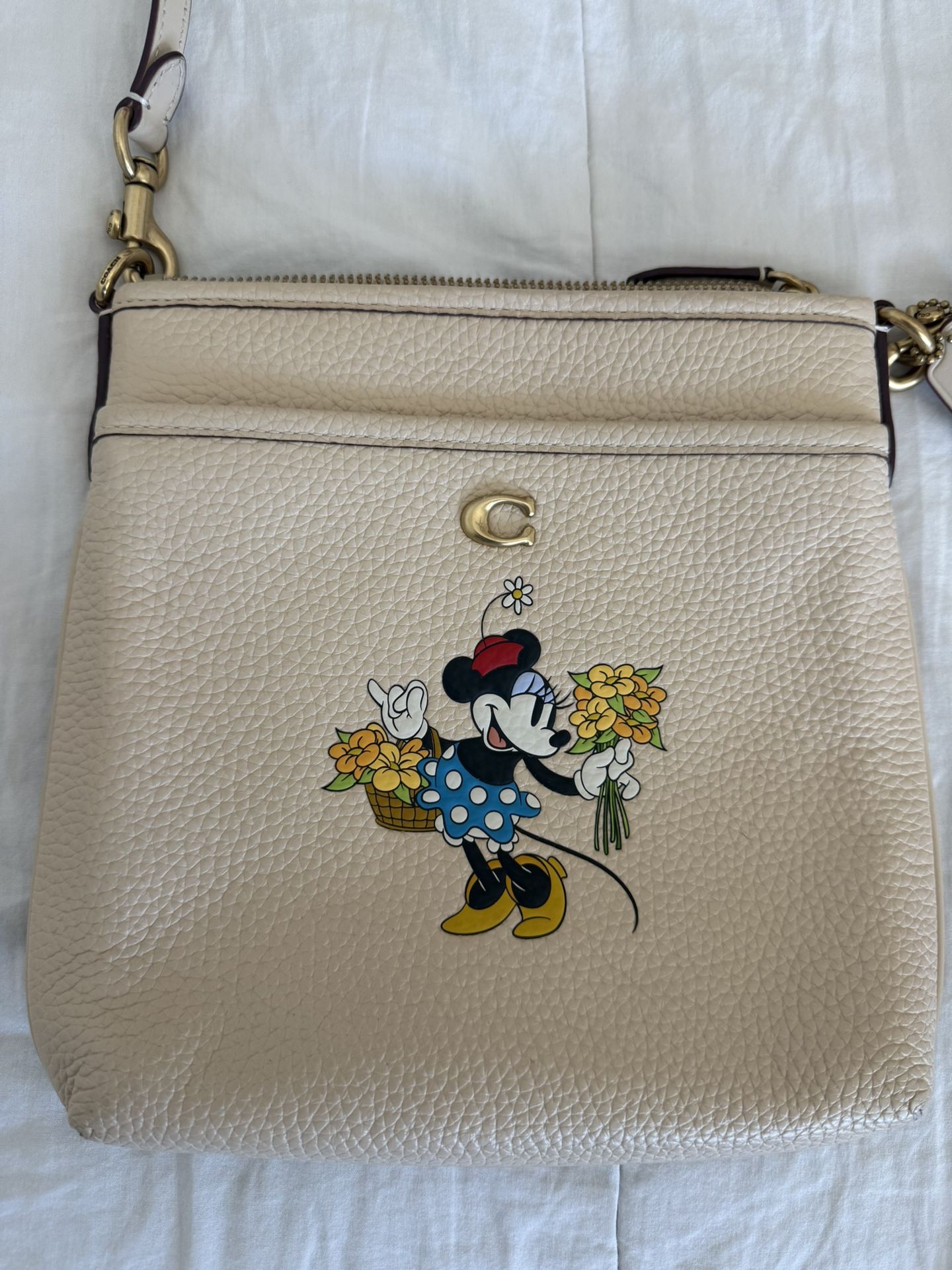 coach x disney kitt messenger crossbody Minnie Mouse