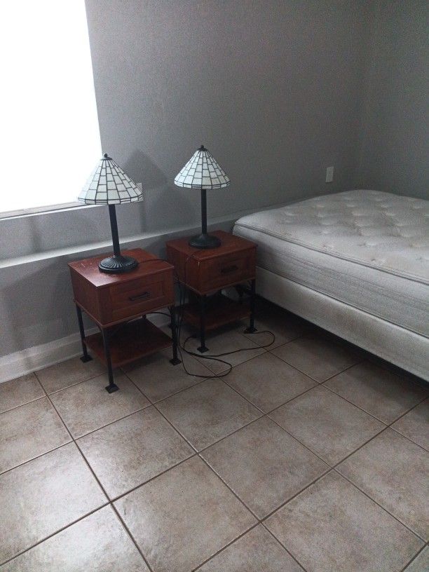Complete Queen Mattre Set And 2 nightstands And The 2 Lamps