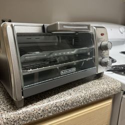 BLACK+DECKER 4-in-1 Toaster Oven Air Fryer Combo