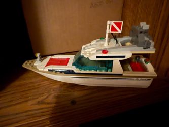 Lego boat