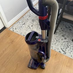 VACUUM CLEANER- HOOVER 12 AMP 