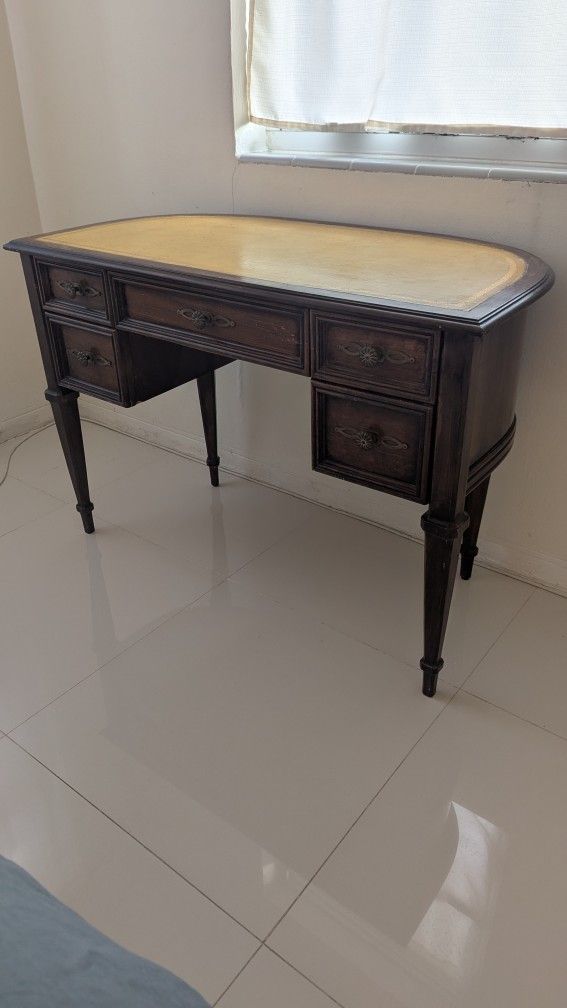 Vintage Sligh Furniture Desk/Vanity