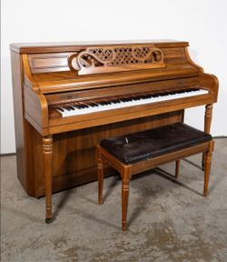 KIMBALL UPRIGHT PIANO | SATIN WALNUT SERIAL NO. B24983 | USED

UPRIGHT24983