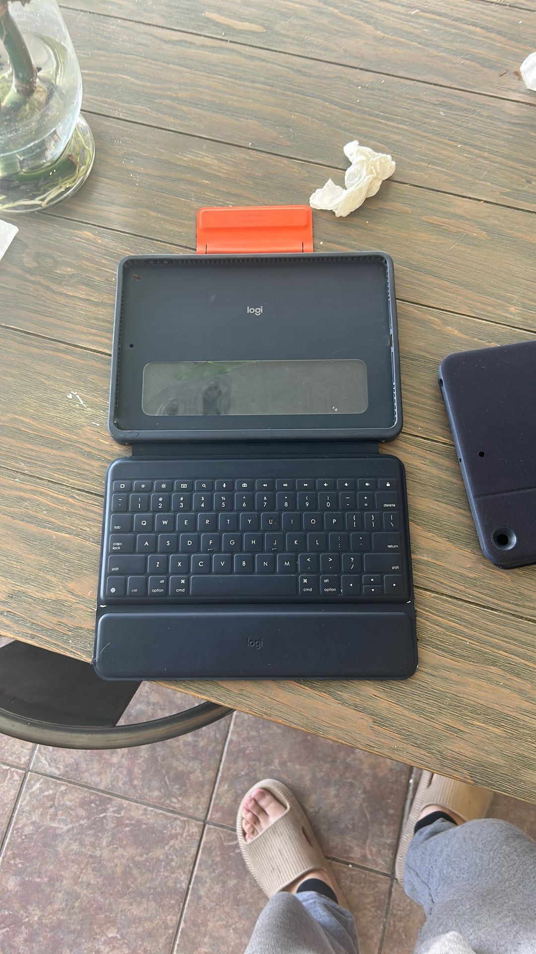 Logi iPad Case And Keyboard