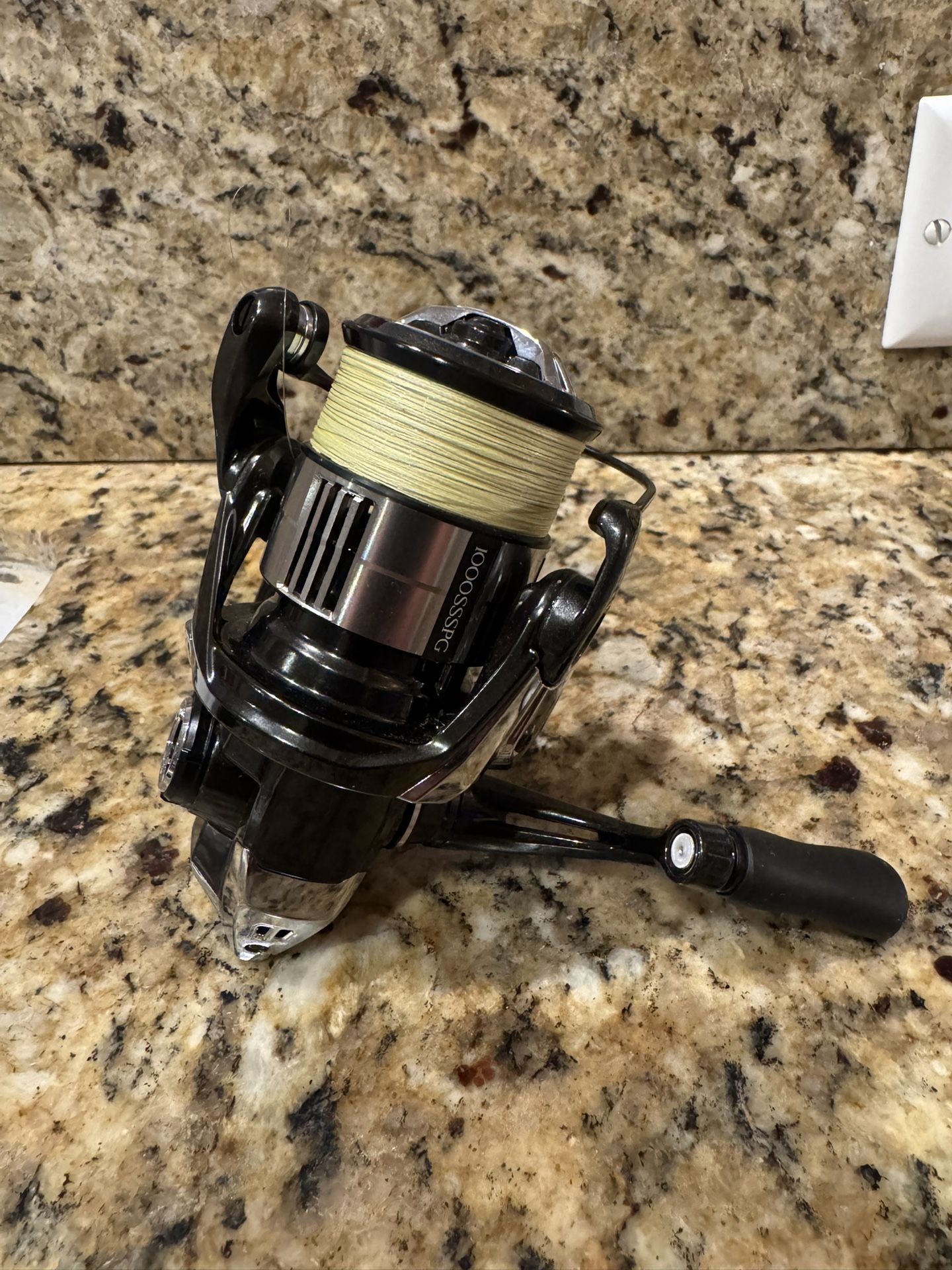 Shimano 23 Vanquish 1000SSSPG Spinning Reel Freshwater Trout Crappie Panfish