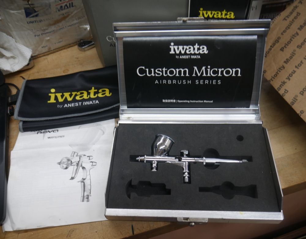Iwata Custom Micron CM-C Plus Gravity Feed Dual Action Airbrush, Model ICM4502. USED. TESTED. IN A GOOD WORKING ORDER. 