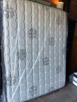 Queen size mattress Sealy Posturepedic pillow top