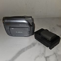 Canon ZR500 Mini DV Digital Video Camcorder.