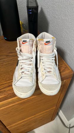 Men’s NIKE SHOES size 8.