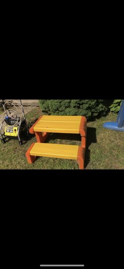 Kids table & bench
