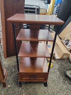 Corner shelf display